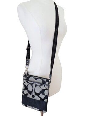 COACH Signature C Crossbody Swingpack bag Black